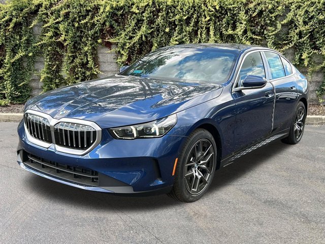 New 2026 Phytonic Blue Metallic BMW 530i xDrive image 3