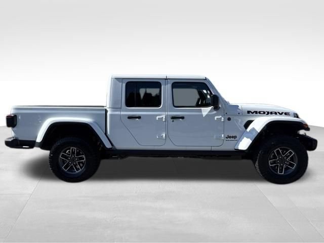 New 2026 Bright White Clear-Coat Exterior Paint Jeep Mojave X image 8