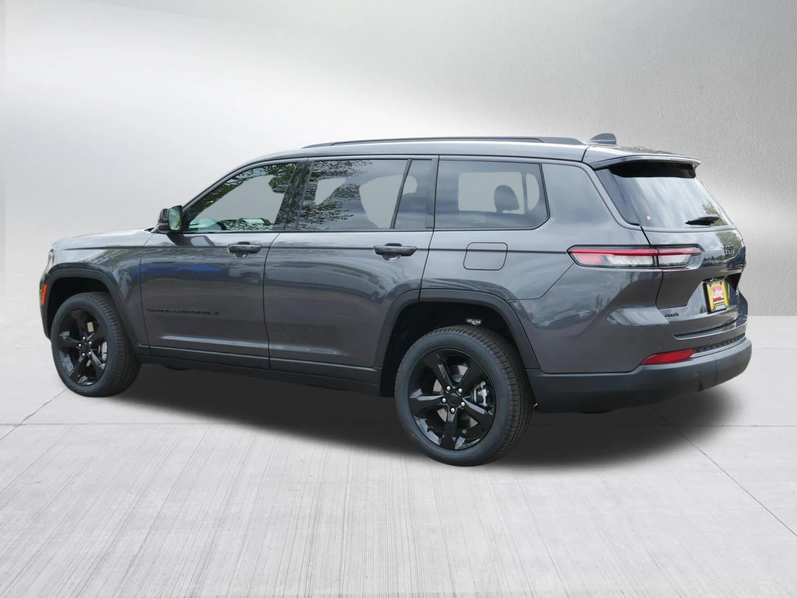 New 2026 Baltic Gray Metallic Clear-Coat Exterior Paint Jeep Limited image 5