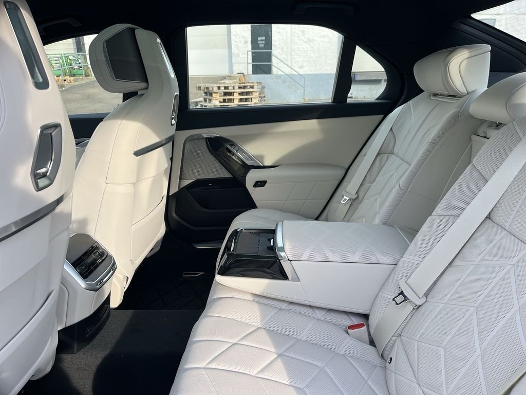 New 2026 Silver BMW xDrive60 image 23