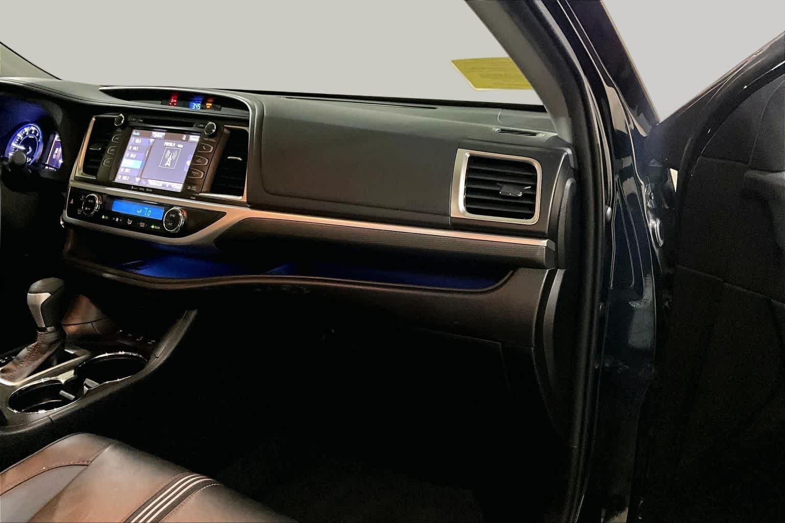 Used 2019 Midnight Black Metallic Toyota SE image 18