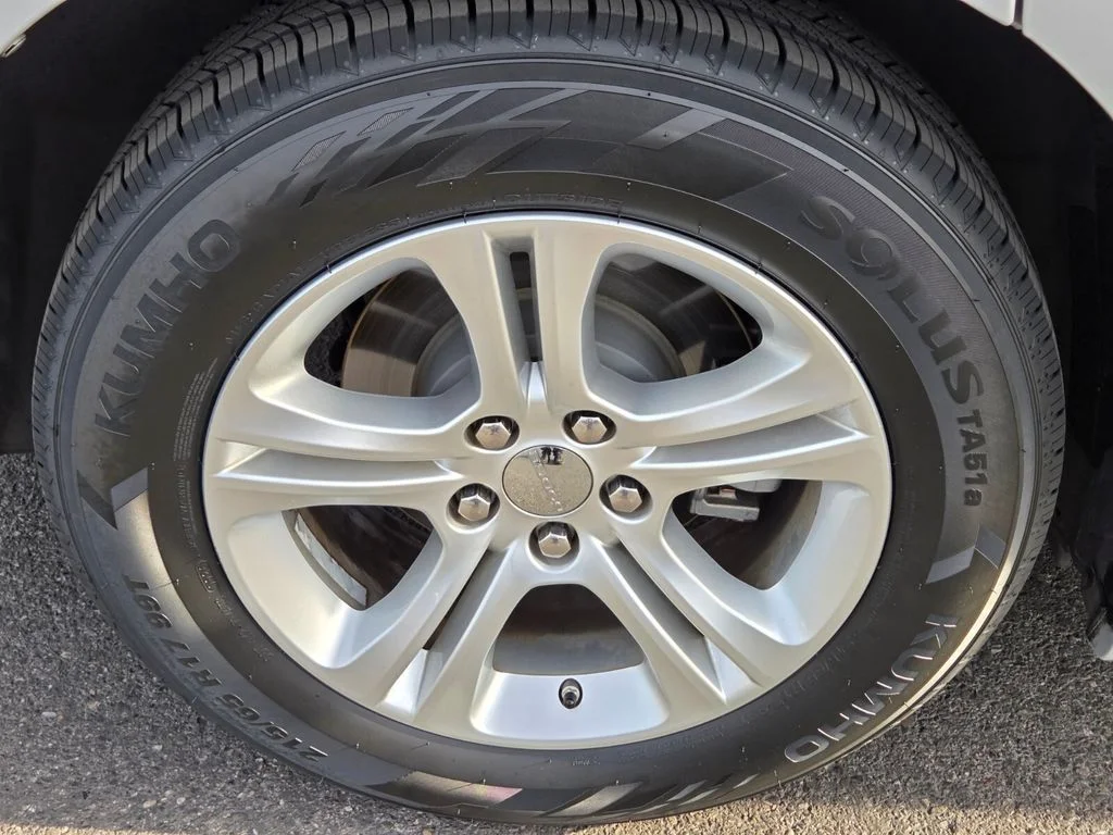 Used 2023 Silver Dodge SXT image 10