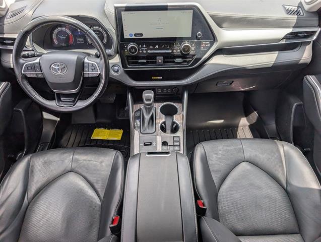 Used 2023  Toyota Platinum image 5