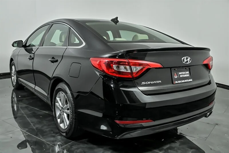 Used 2017 Phantom Black Hyundai  image 7
