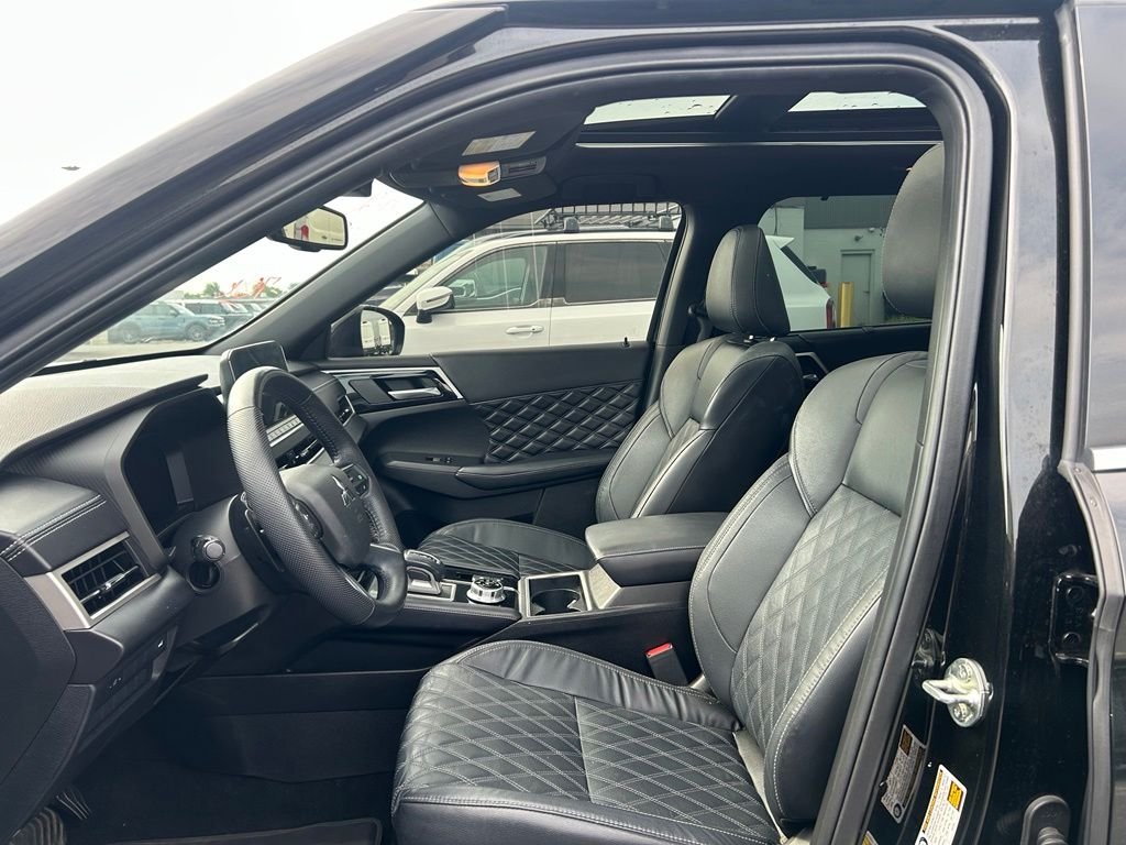 Certified Used 2023 Black Mitsubishi SEL Black Edition image 10