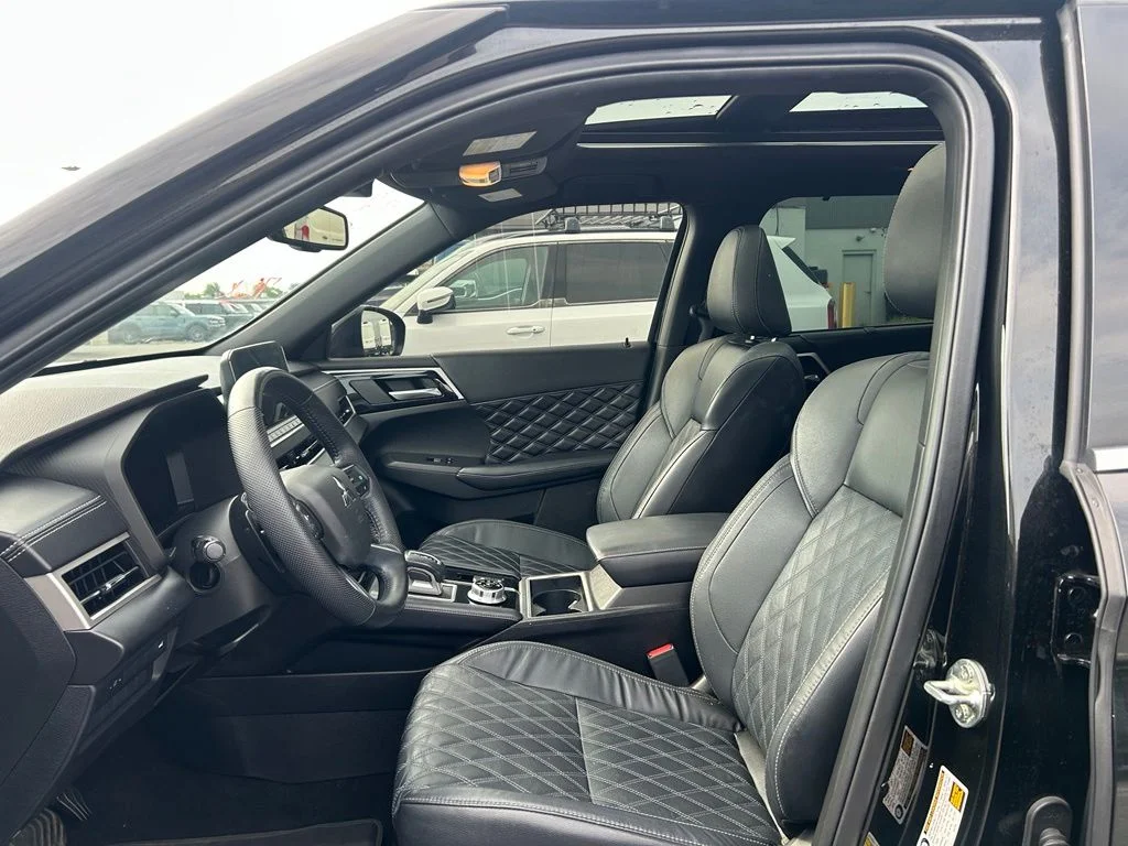 Certified Used 2023 Black Mitsubishi SEL Black Edition image 10