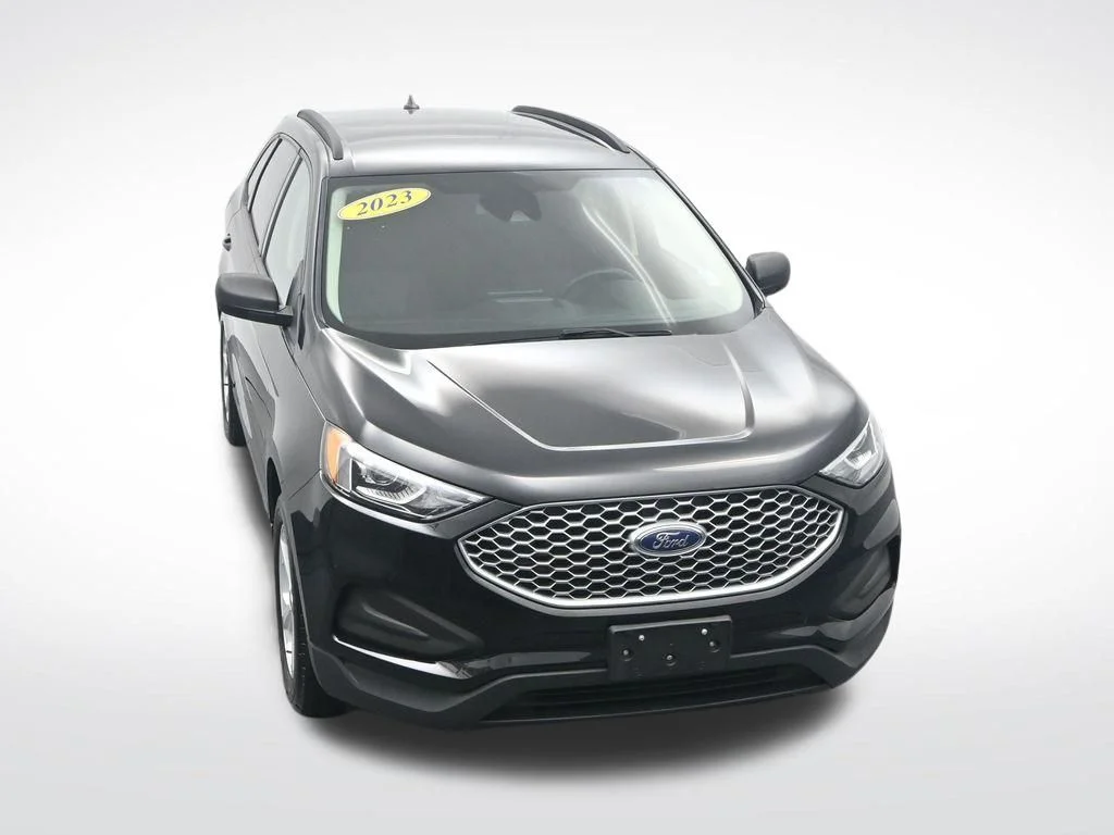 Used 2023 Black Metallic Ford SE image 32