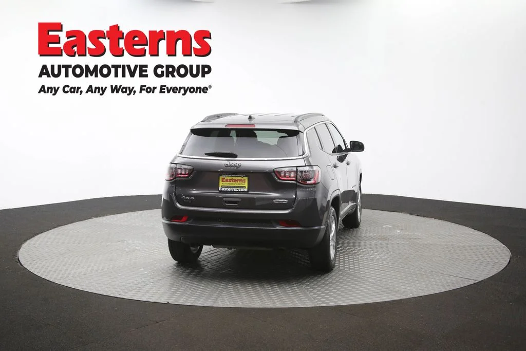 Used 2024  Jeep Latitude image 37