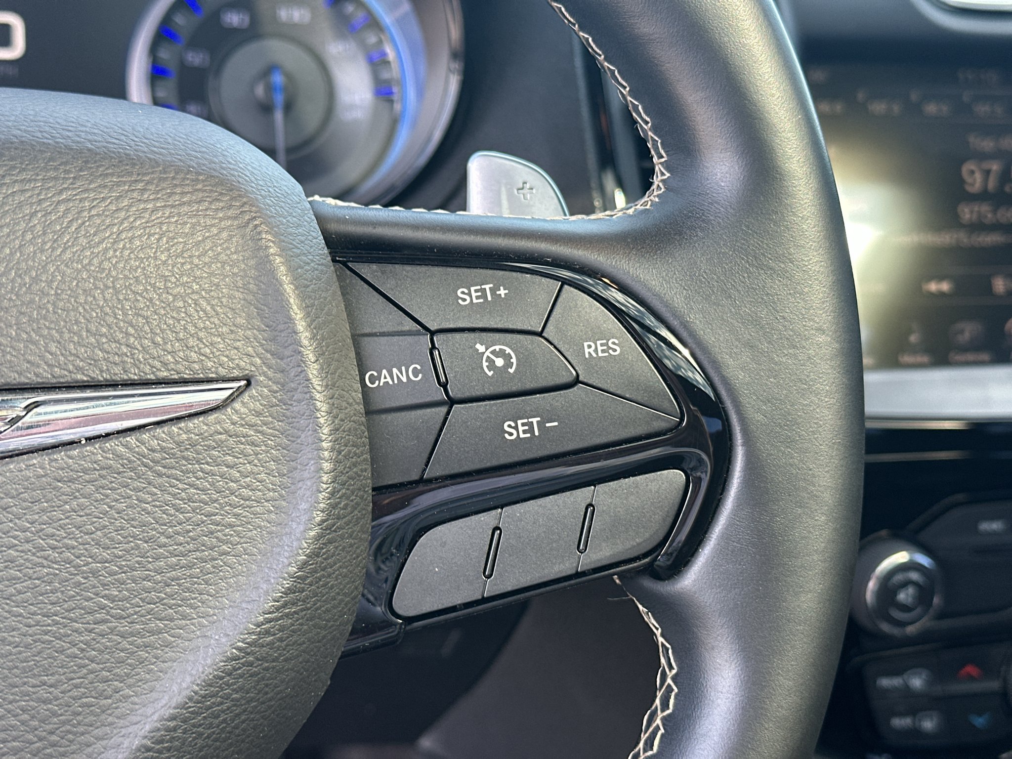 Used 2016 Jazz Blue Pearlcoat Chrysler Base image 18