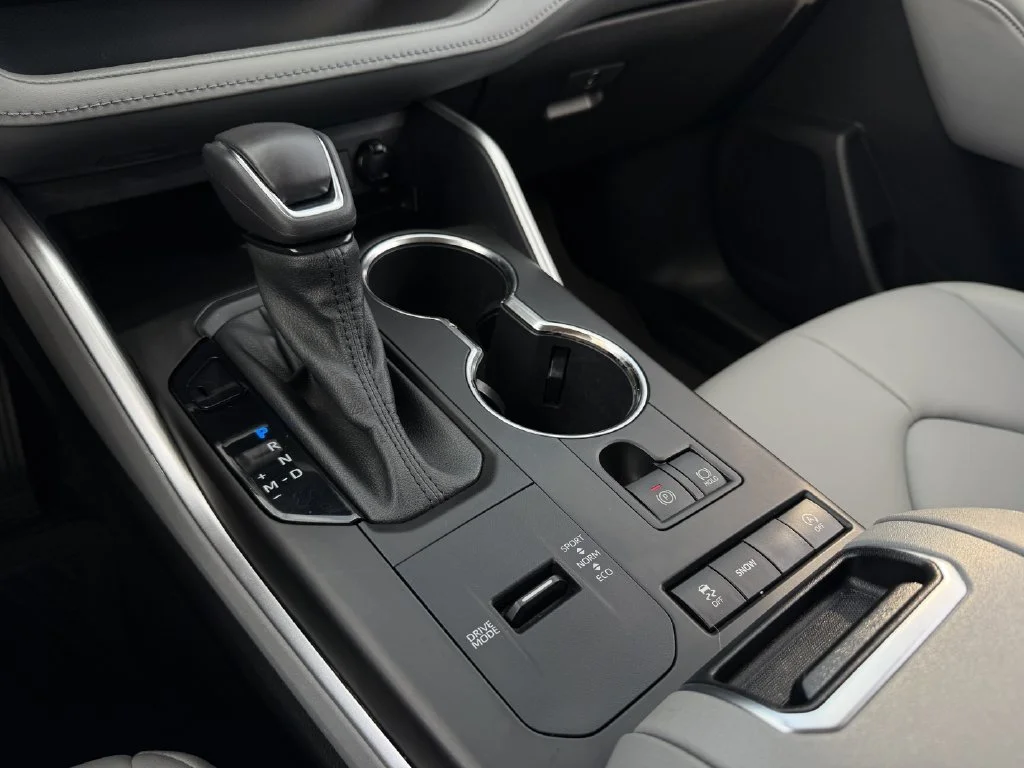 Used 2022  Toyota XLE image 19