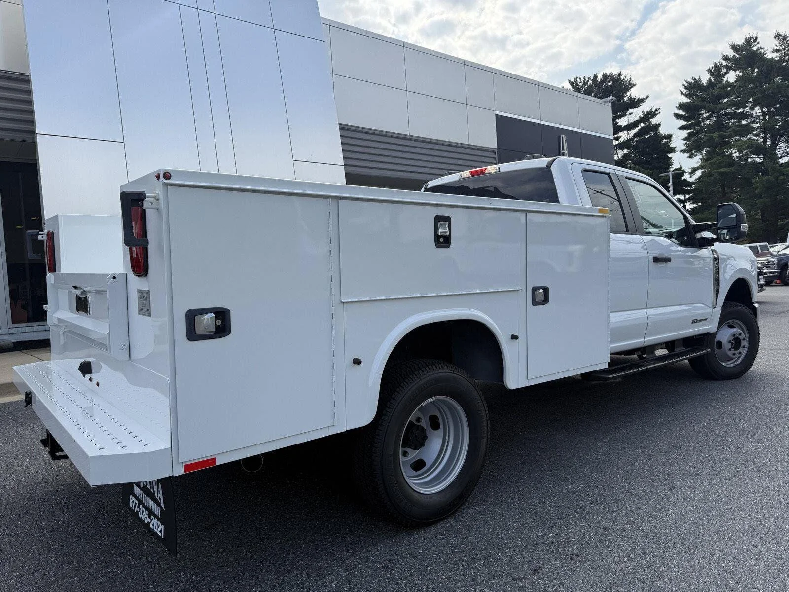New 2026 Oxford White Ford XL image 23