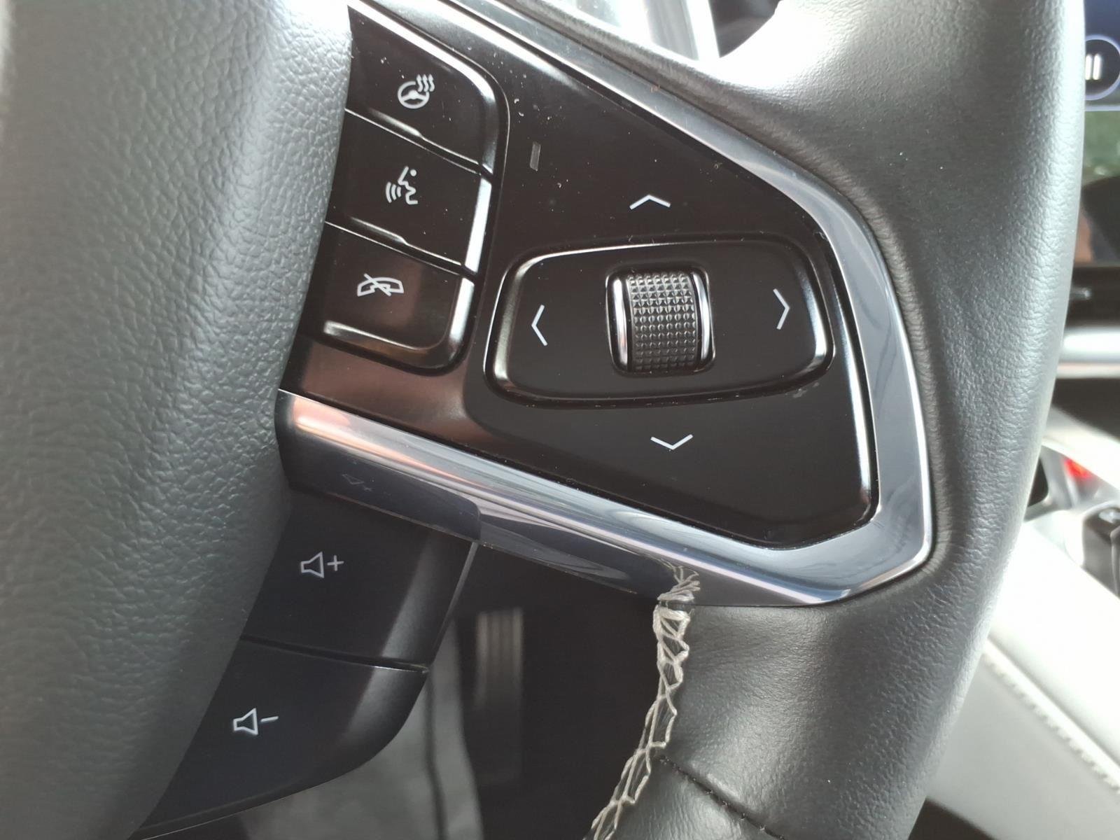 Used 2022 Arctic White Chevrolet 2LT image 20