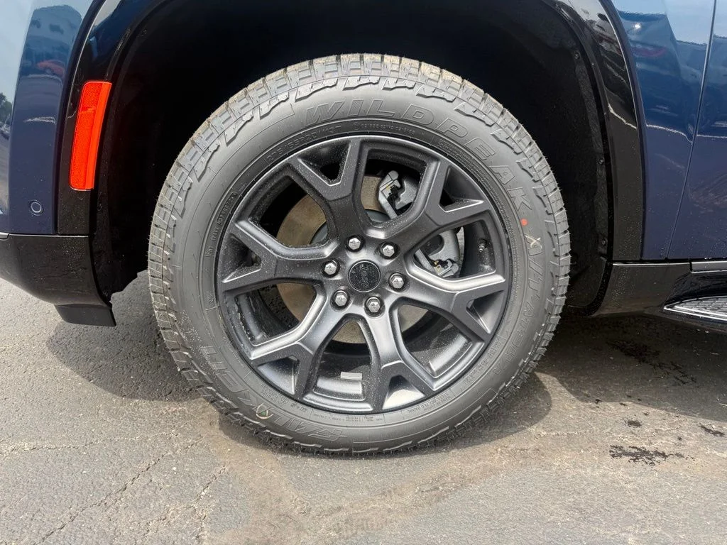 New 2026 Fathom Blue Pearlcoat Jeep Upland image 10