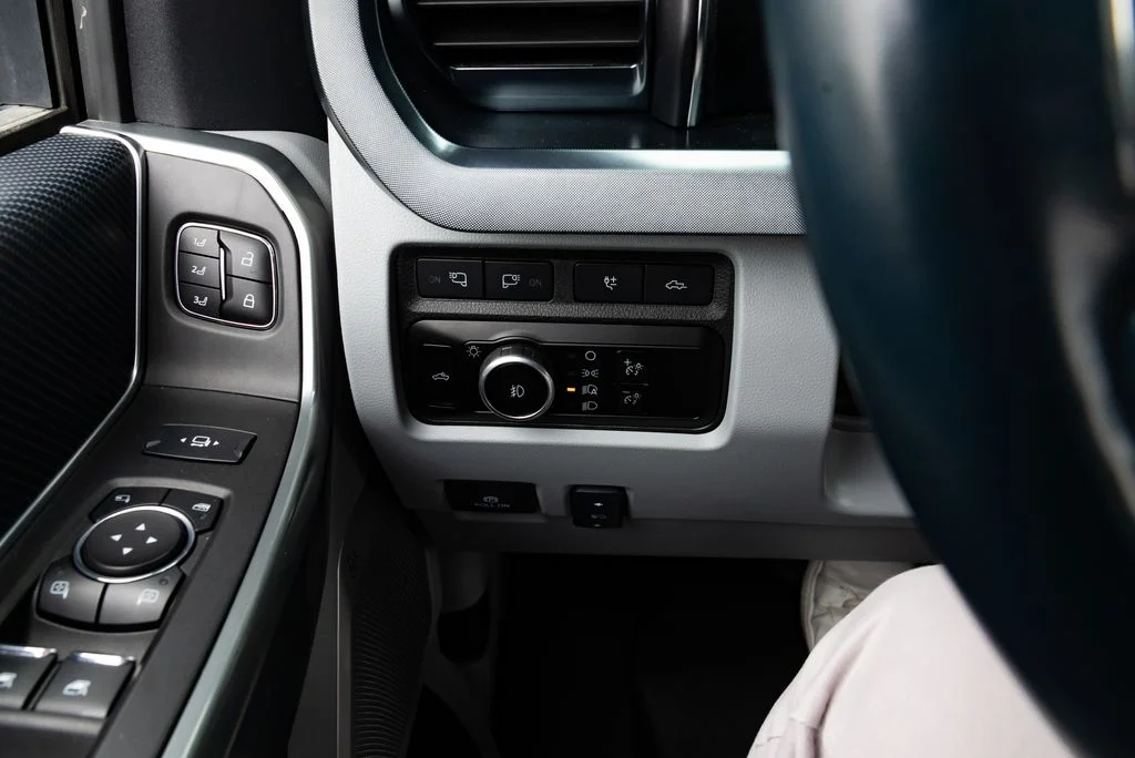 Used 2023 White Ford Limited image 15