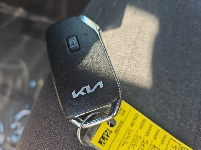 Used 2023 White Kia S image 32
