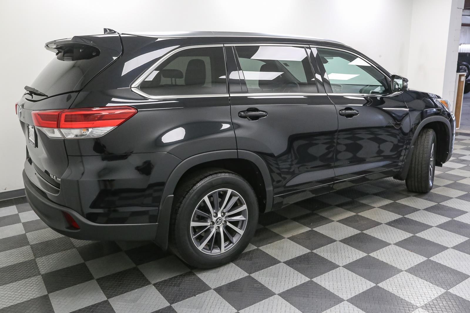 Used 2017 Midnight Black Metallic TOYOTA  image 8