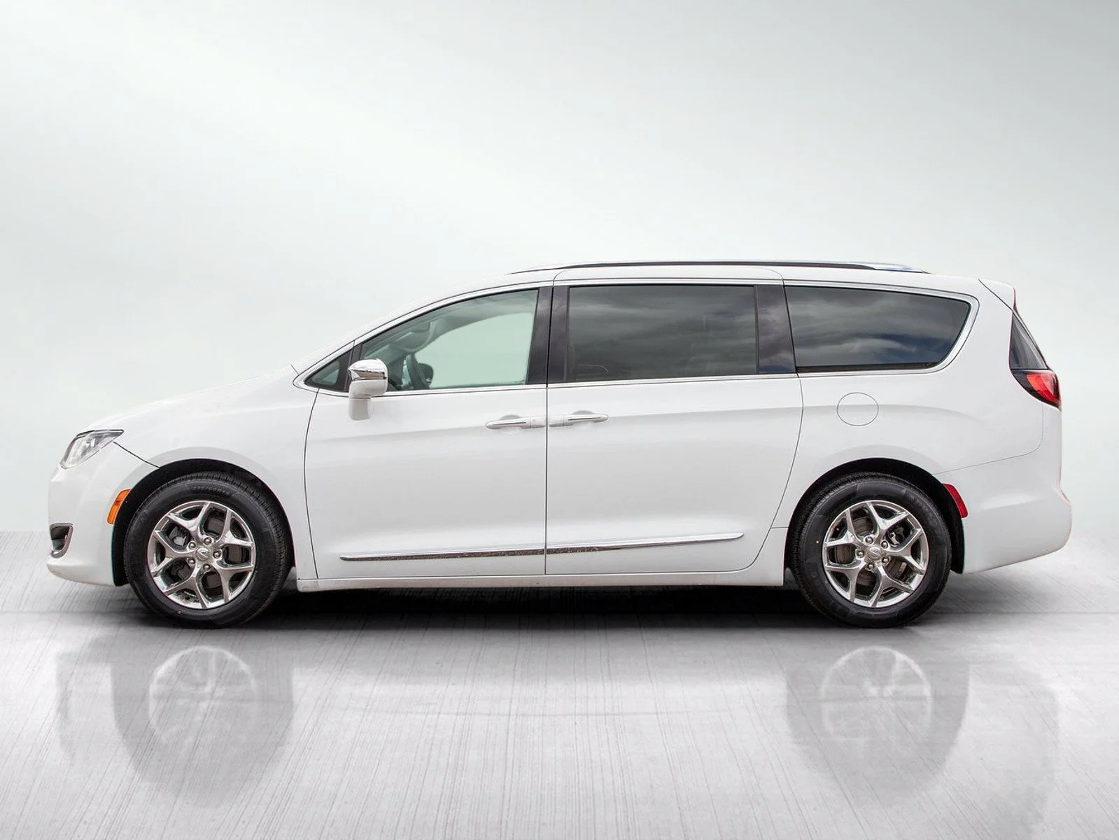 Used 2017 Chrysler Pacifica Limited with VIN 2C4RC1GG1HR751908 for sale in Hopkins, Minnesota