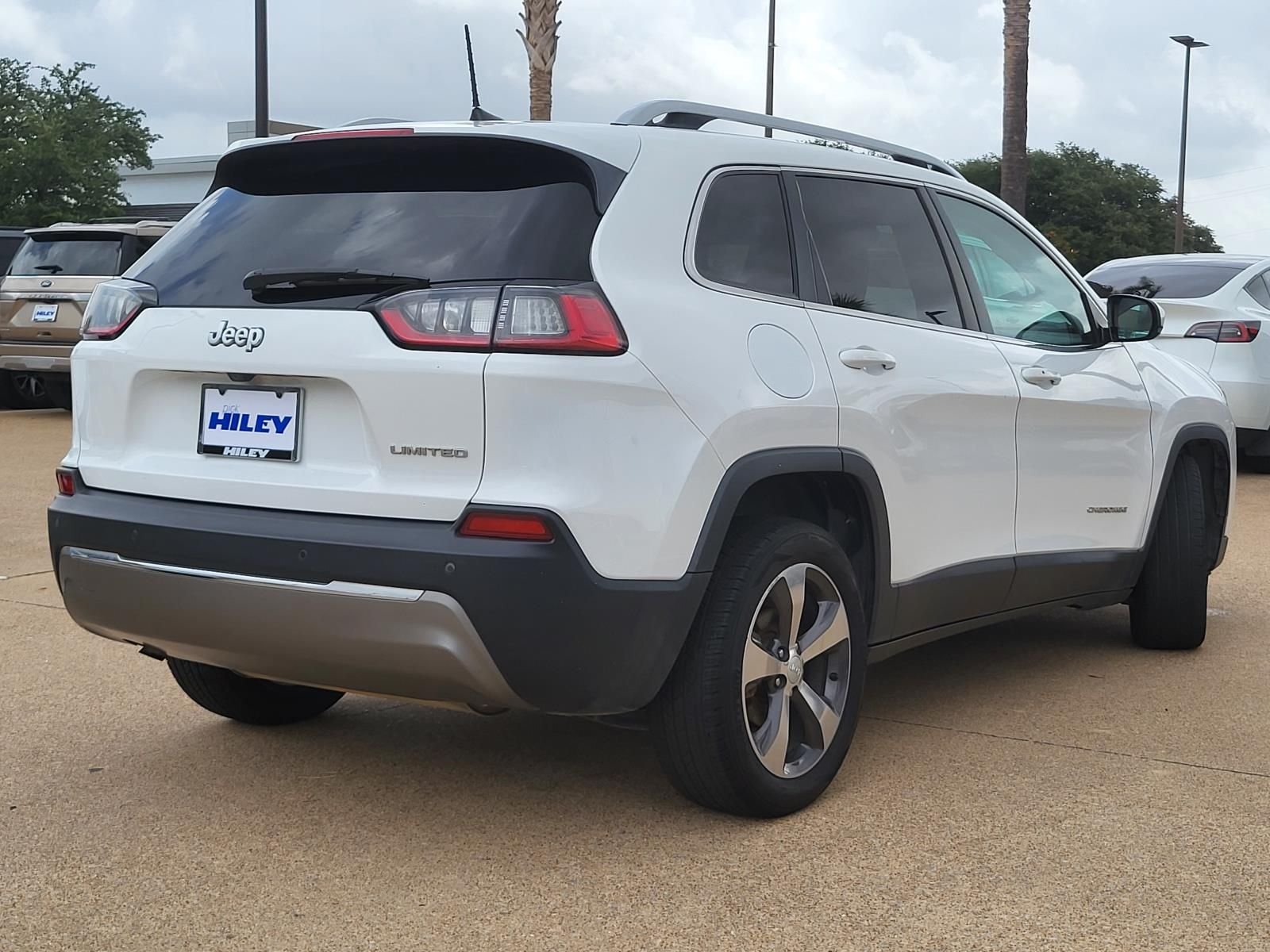 Used 2019 Bright White Clearcoat Jeep Limited image 4
