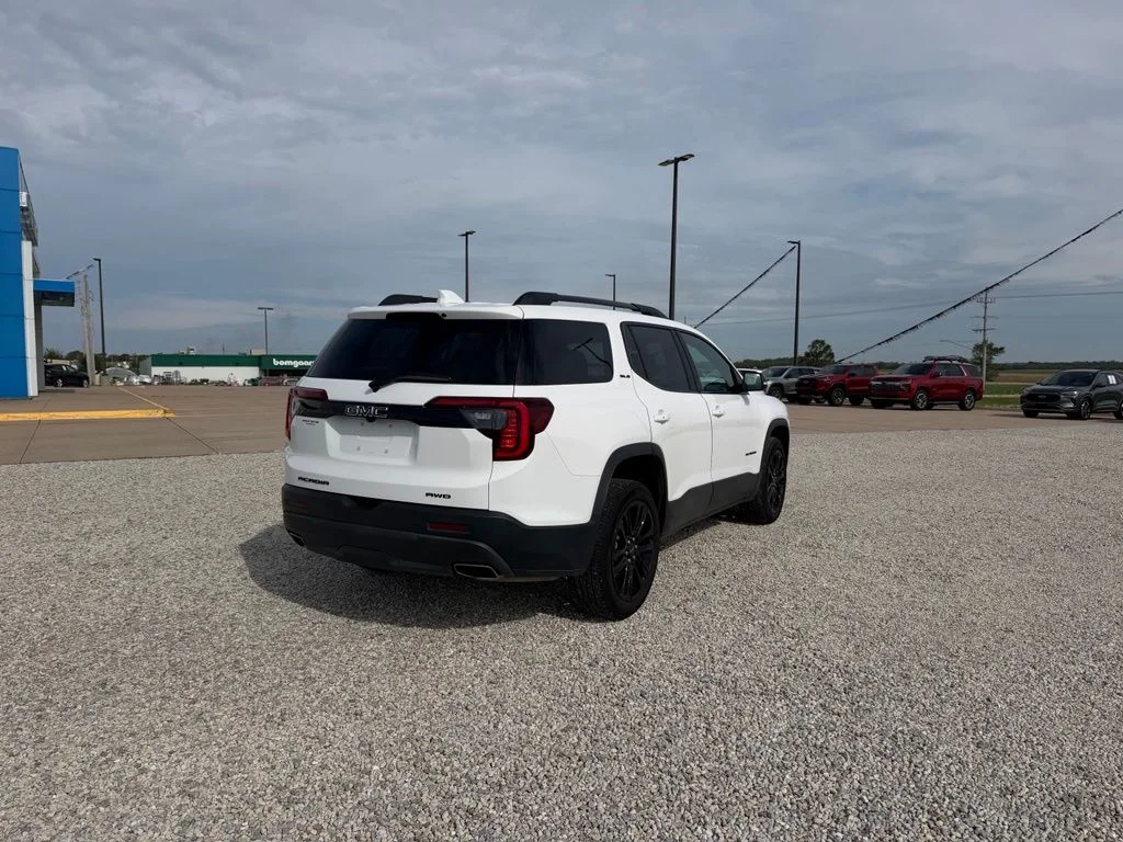 Used 2023 White GMC SLE image 3