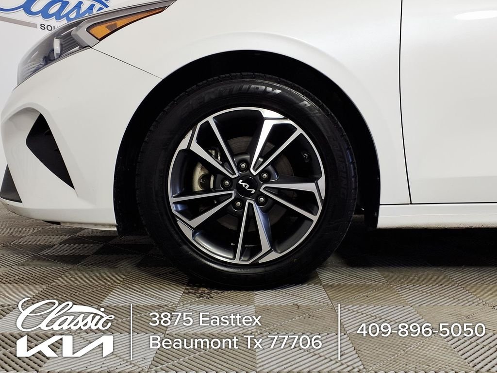 Used 2023 White Kia LXS image 7