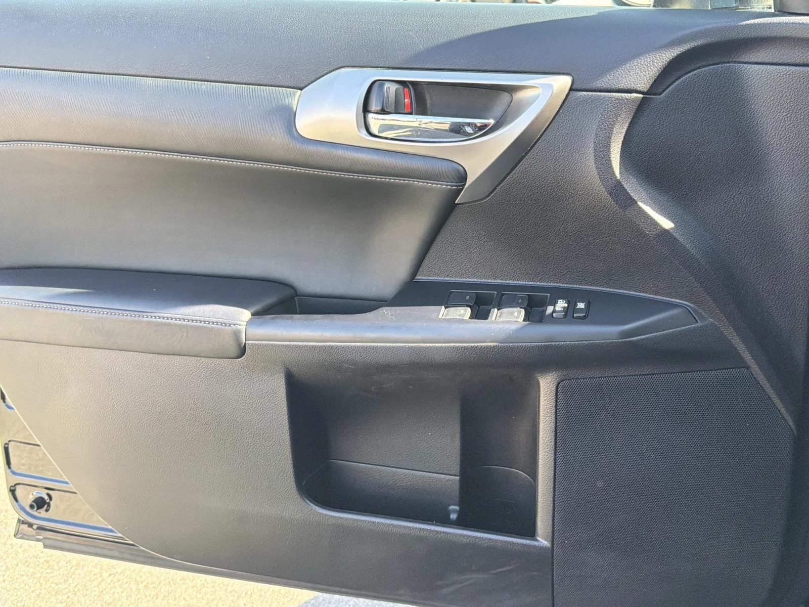 Used 2016 OBSIDIAN Lexus 5dr Sdn Hybrid image 16