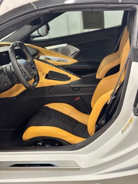Used 2025 White Chevrolet Z06 image 16