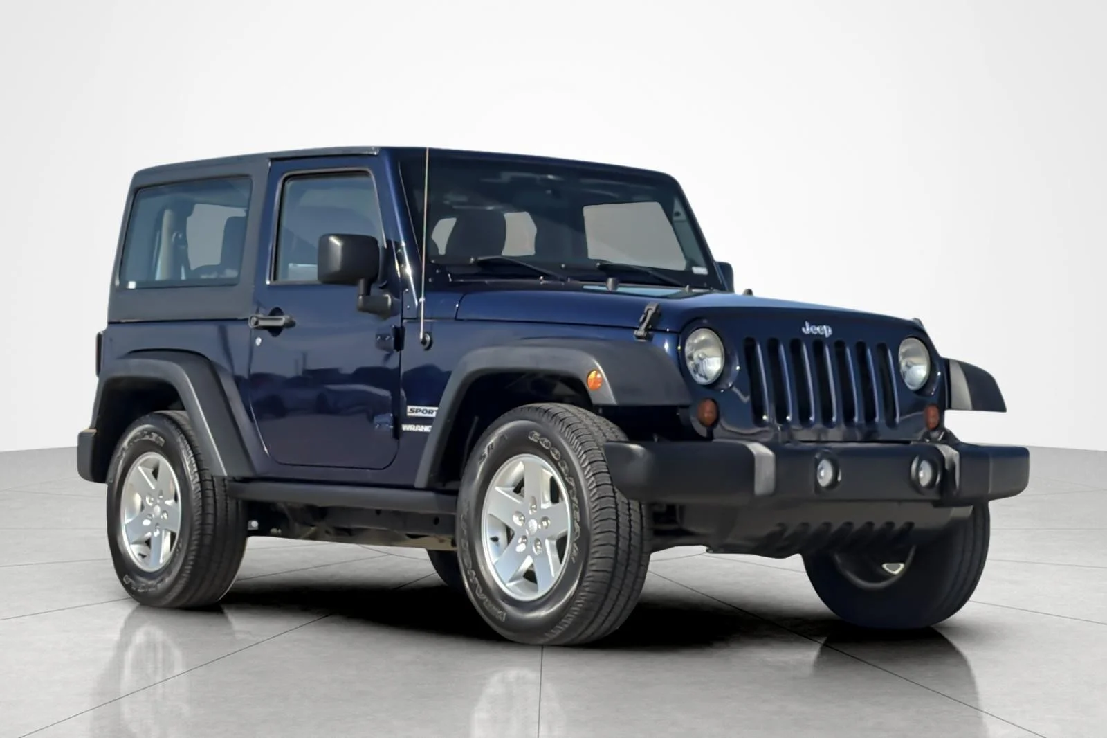 Used 2013 TRUE BLUE PEARLCOAT Jeep Sport image 7