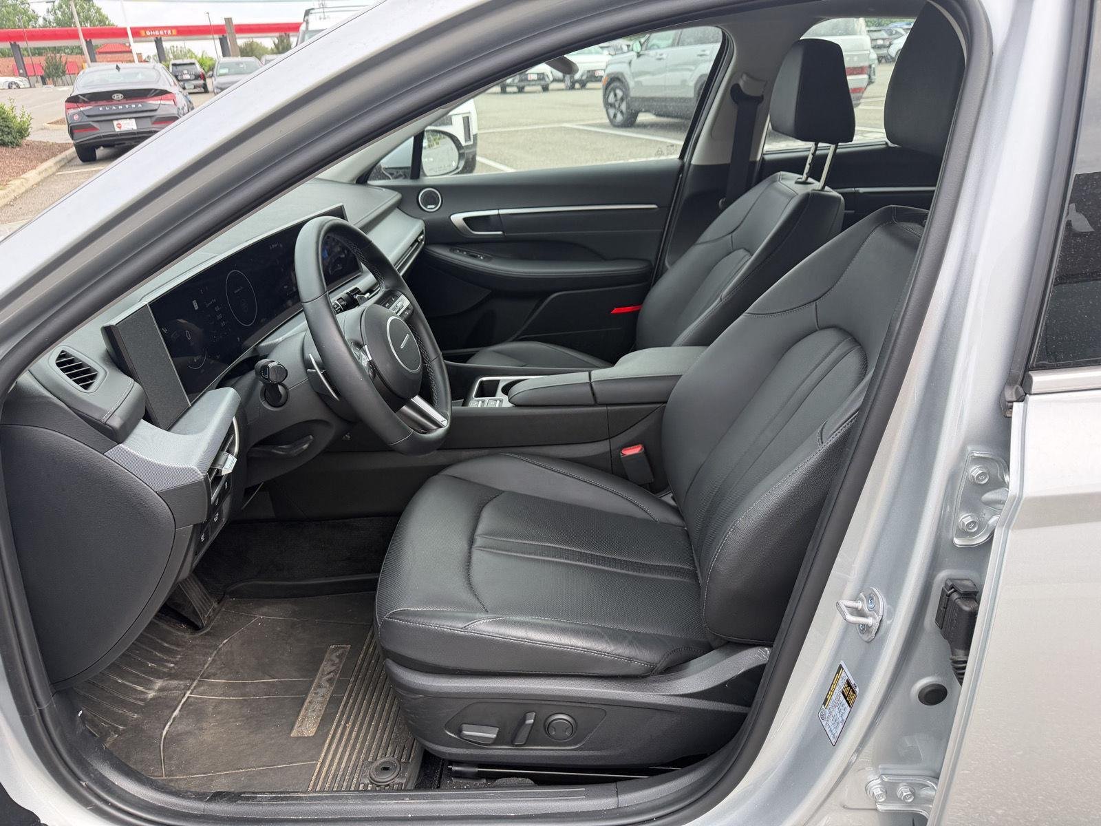 Used 2025 Aero Silver Hyundai Limited image 26