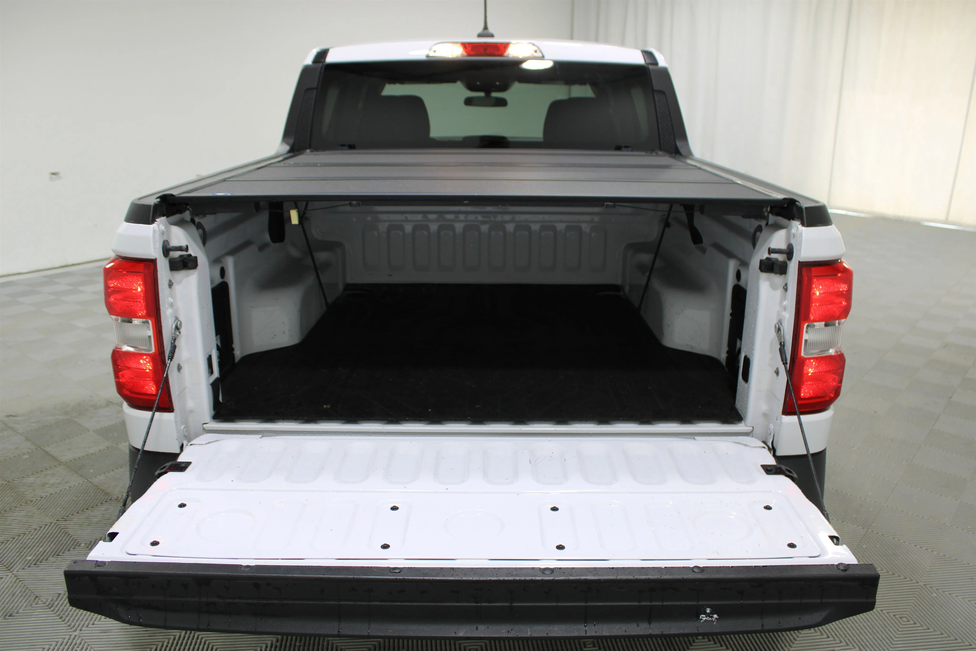 Used 2024 Oxford White Ford XLT image 22