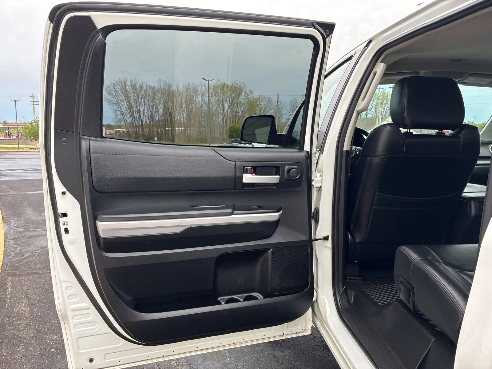 Used 2018  Toyota SR5 image 11