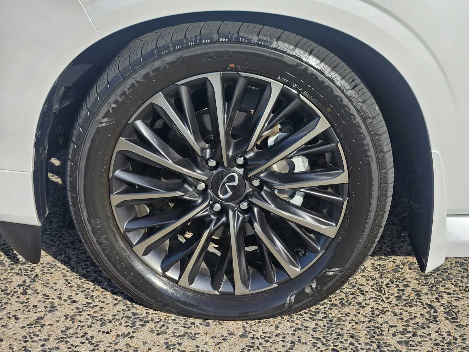 Used 2026 Radiant White/Black Obsidian INFINITI AUTOGRAPH image 7