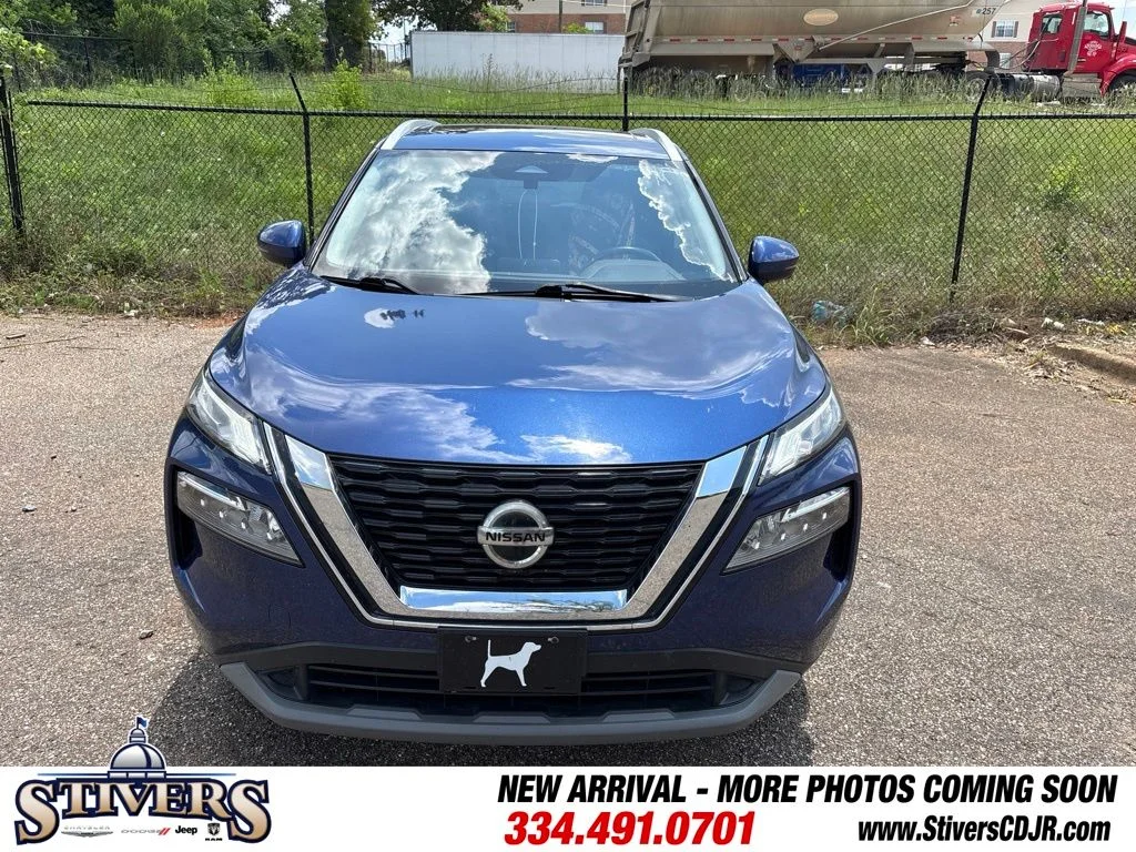 Used 2021 Blue Nissan SV image 2