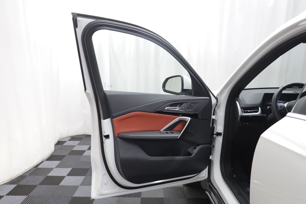 Certified Used 2025 Alpine White BMW xDrive28i image 4
