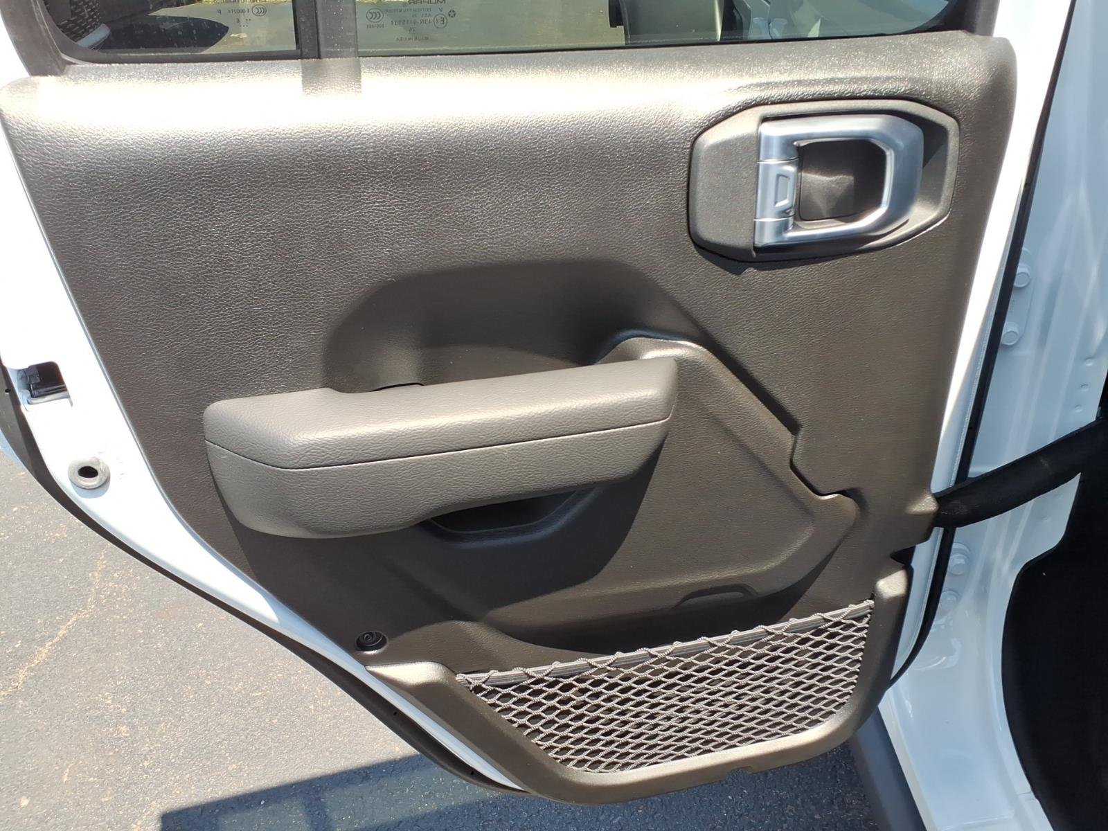 New 2026 Bright White Clear-Coat Exterior Paint Jeep Willys image 9