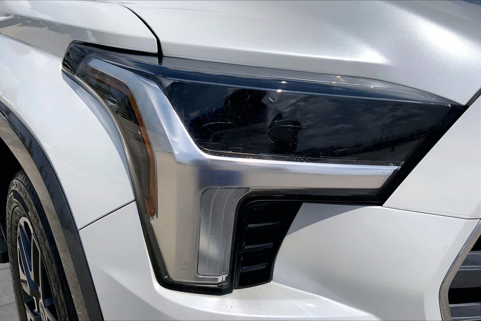Used 2023 Wind Chill Pearl Toyota Limited image 27