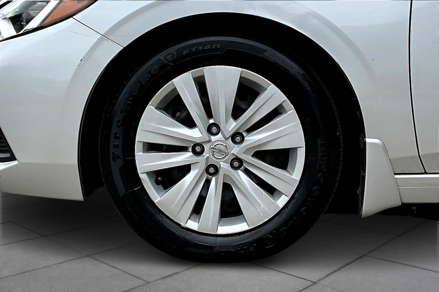 Used 2021 Brilliant Silver Metallic Nissan S image 9