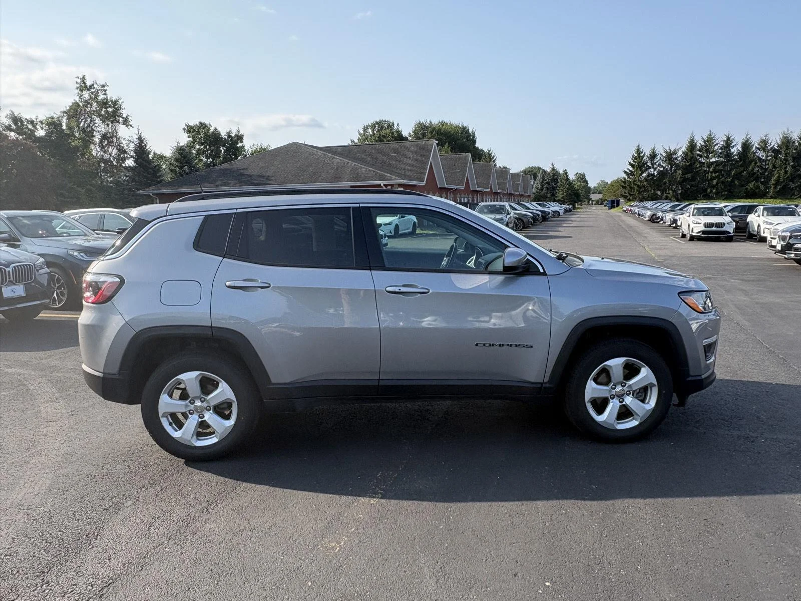 Used 2021 Billet Silver Metallic Clearcoat Jeep Latitude image 8