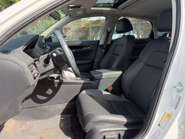 Used 2024 Platinum White Pearl Honda EX-L image 10