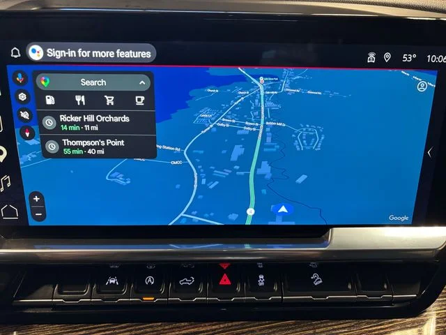 Used 2025 Titanium GMC SLE image 20