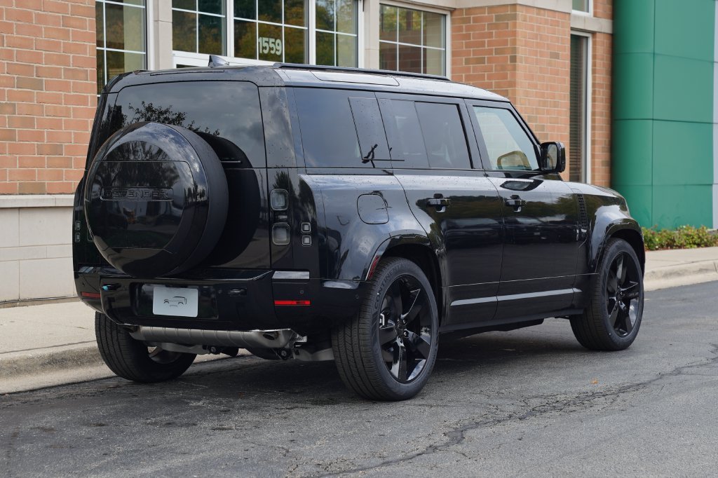 New 2026 Santorini Black Land Rover X-Dynamic SE image 6