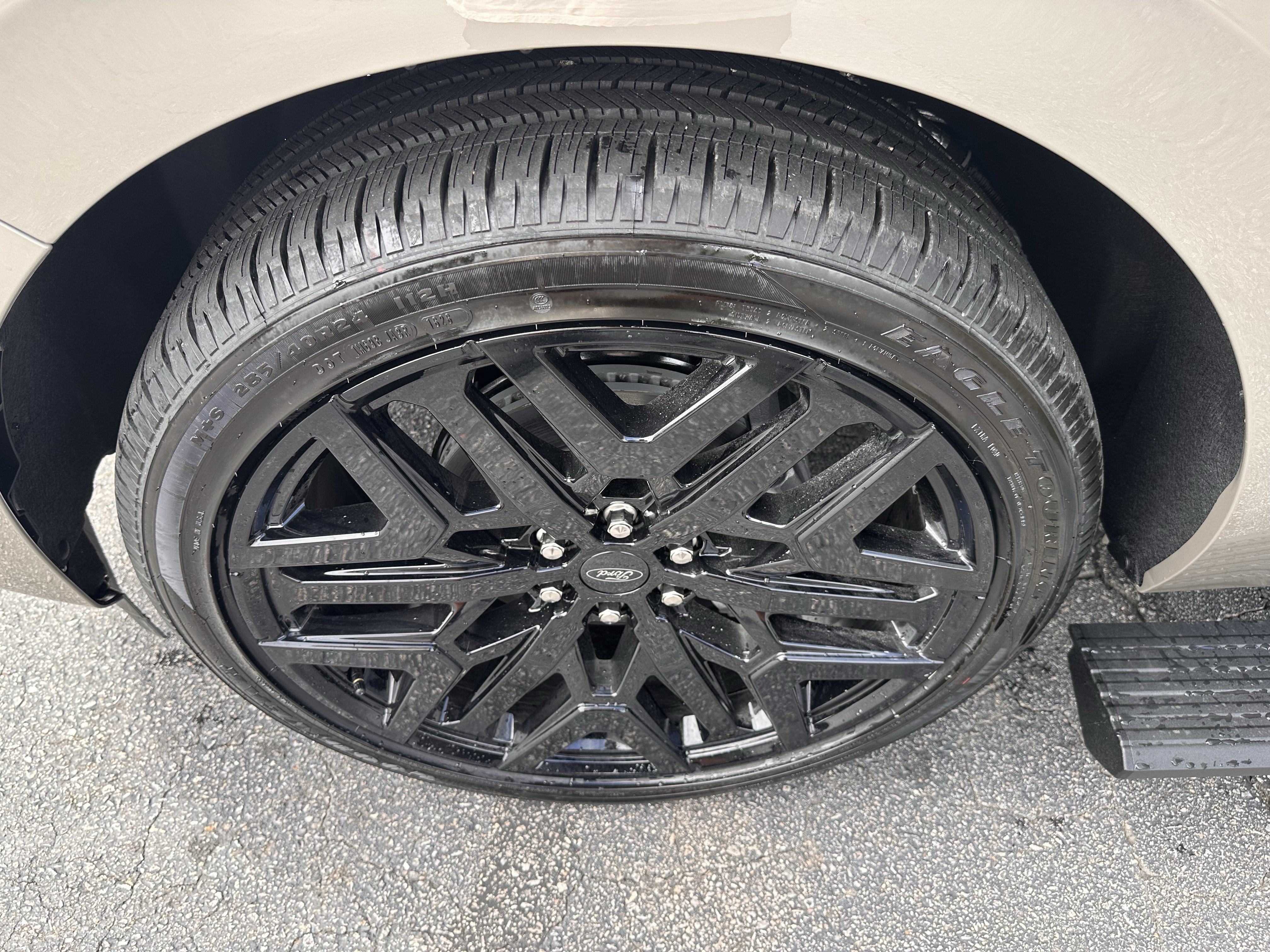 New 2027 Marsh Gray Ford MAX Platinum image 33