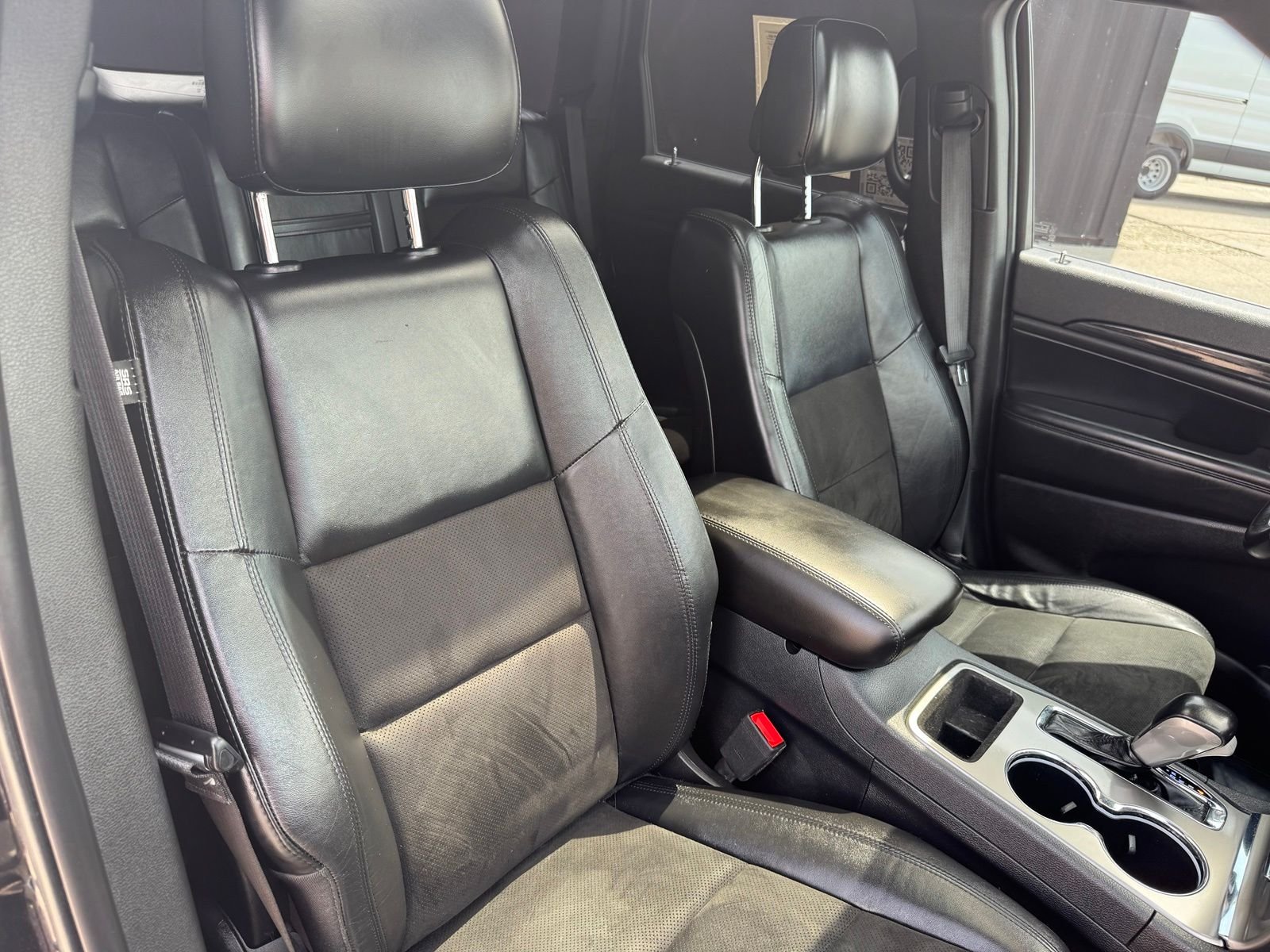 Used 2020 Diamond Black Jeep Altitude image 30