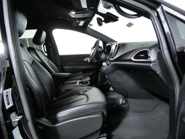 Certified Used 2025 Black Chrysler Select image 10