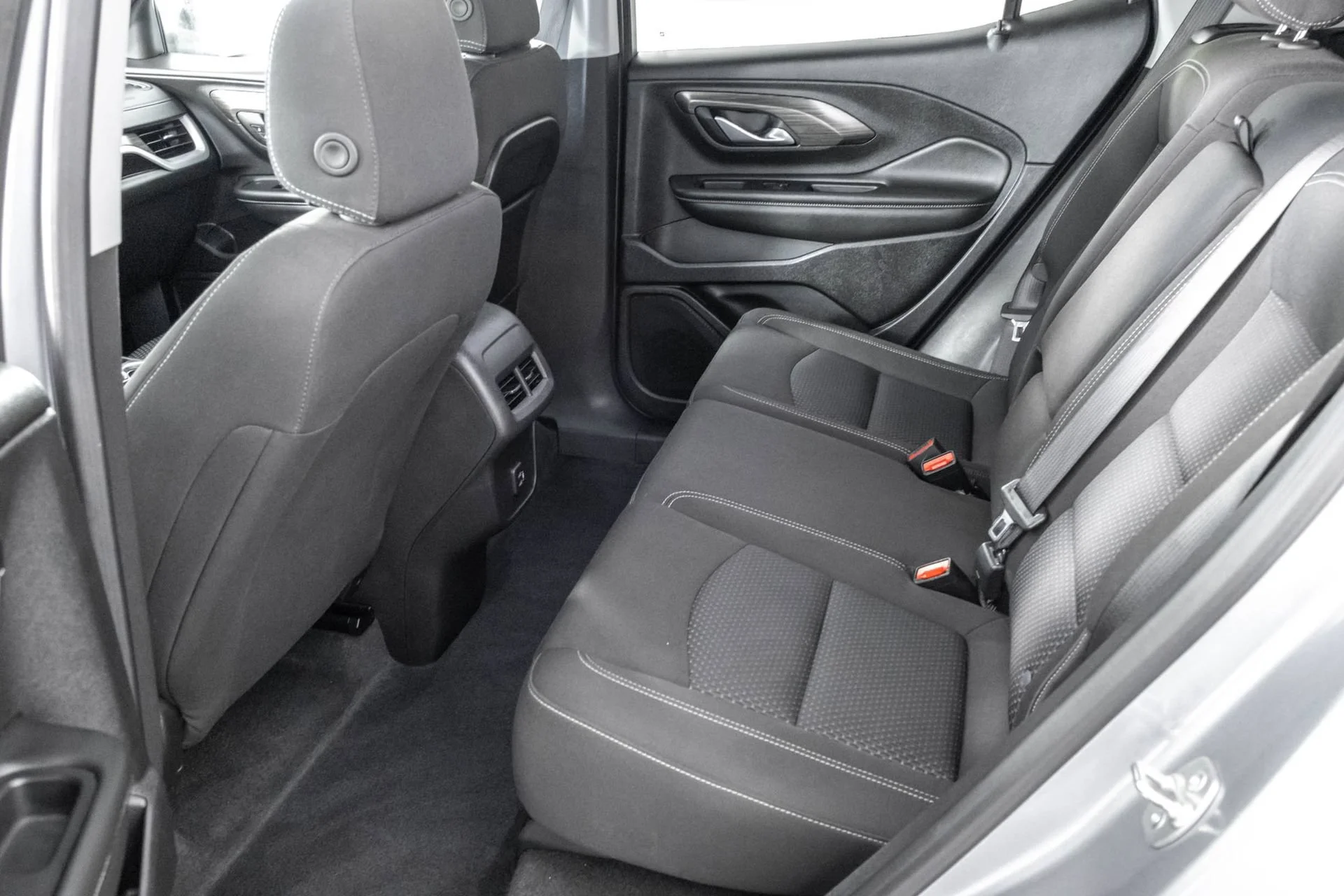 Used 2024 Sterling Metallic GMC SLE image 35