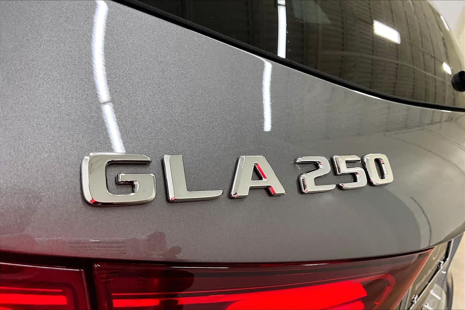 New 2026 Mountain Grey Metallic Mercedes-Benz GLA 250 image 15