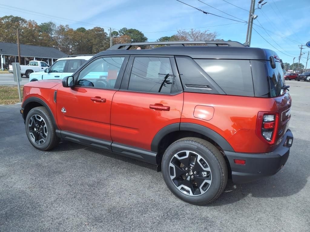 Used 2024 Hot Pepper Red Metallic Tinted Clearcoat Ford Outer Banks image 3