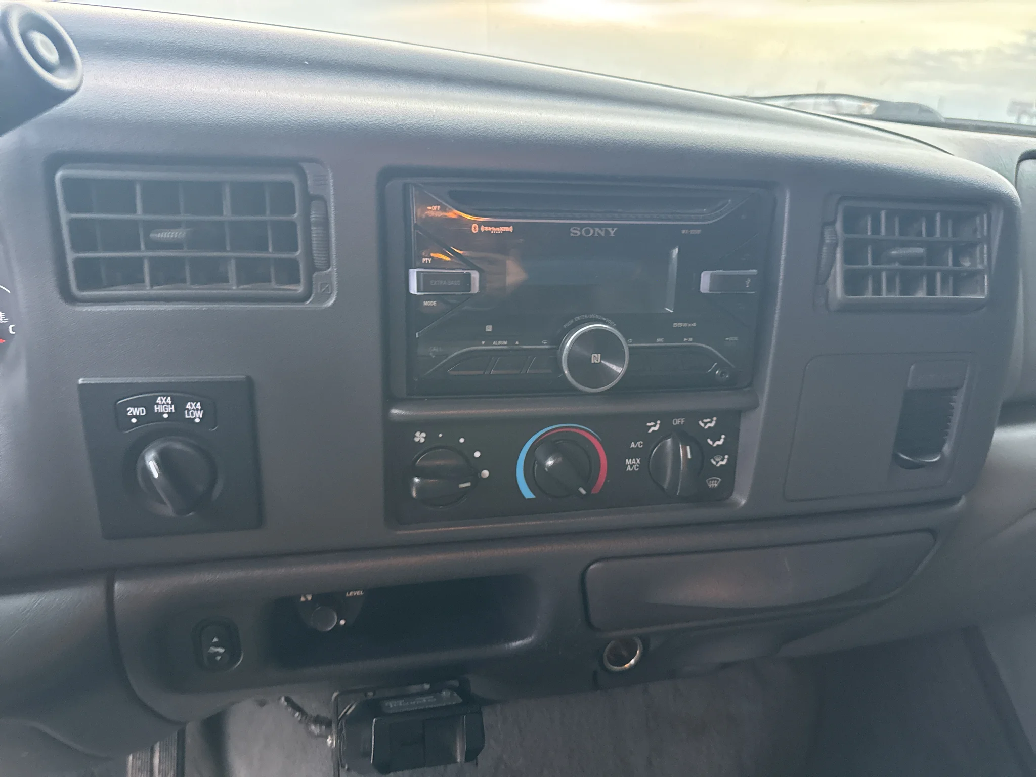 Used 2003 Oxford White Clearcoat Ford Lariat image 22