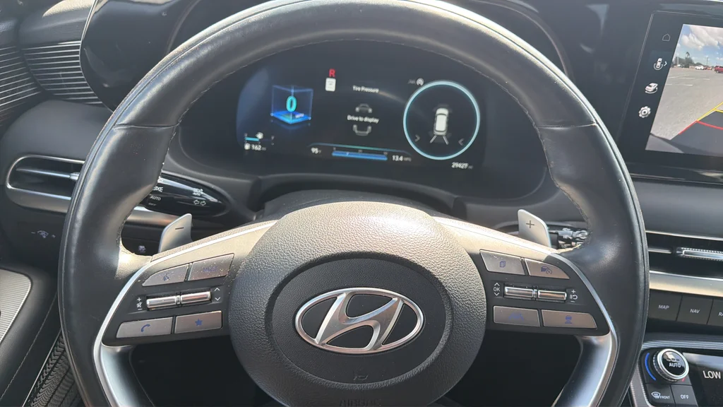 Used 2024 White Hyundai Calligraphy image 26