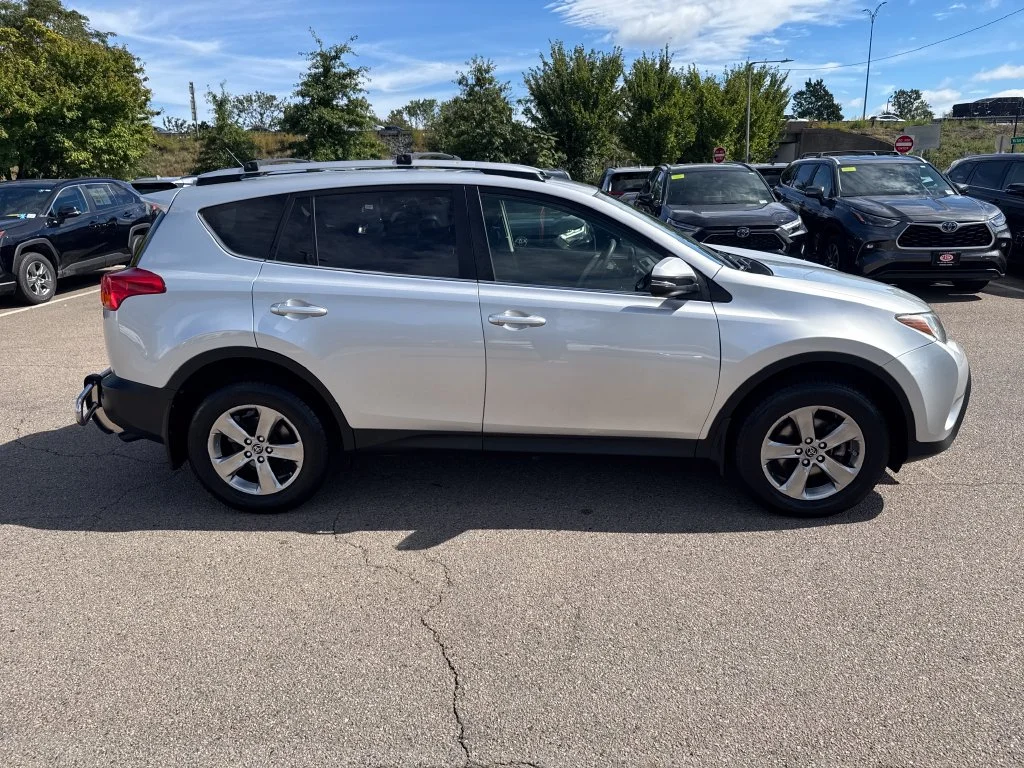 Used 2015 Silver Toyota XLE image 9