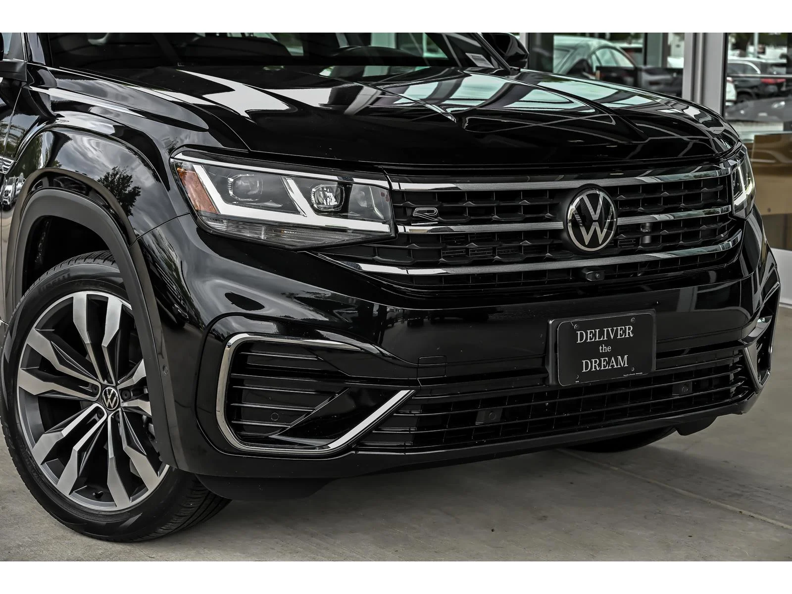 Used 2023 Black Volkswagen V6 SEL Premium R-Line 4Motion image 2